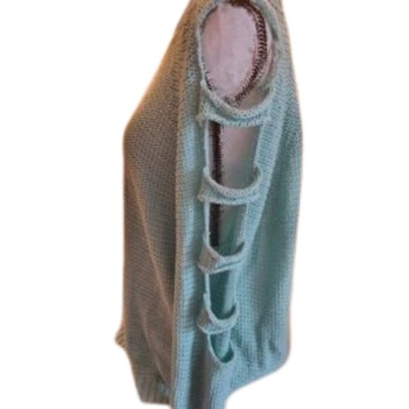 Romeo and Juliet Couture  cold shoulder ladder sleeve sweater Size L - Picture 5 of 7